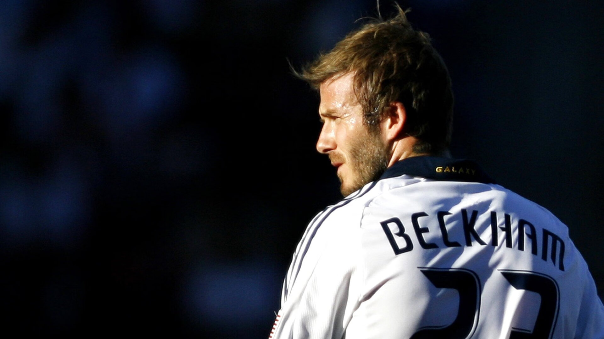 年度焦点之战之夜,浓眉打出统治级数据,湖人内线擎天柱的觉醒与救赎