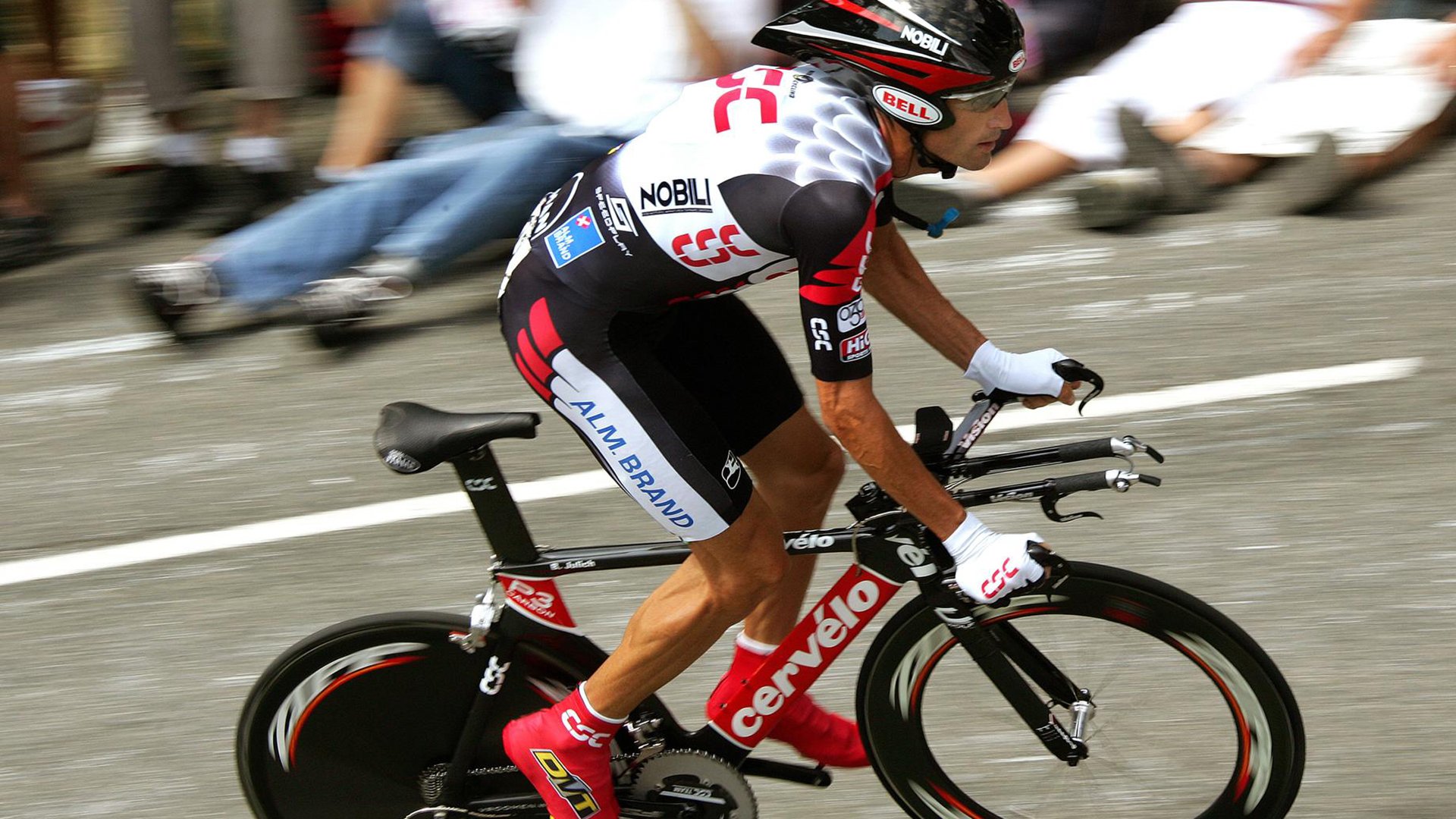 布鲁诺彻底打爆防线,一场足球赛背后的加拿大收割